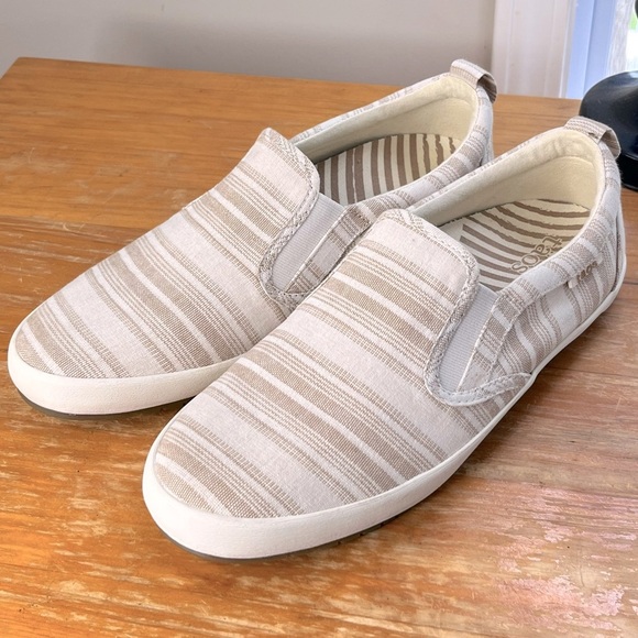 TAOS Footwear Women’s Dandy Slip-On Sneaker - Picture 1 of 14